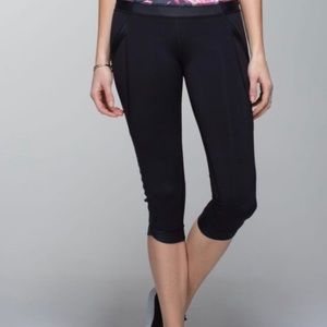 Lululemon Secret Garden Chase Me Crop II size 8